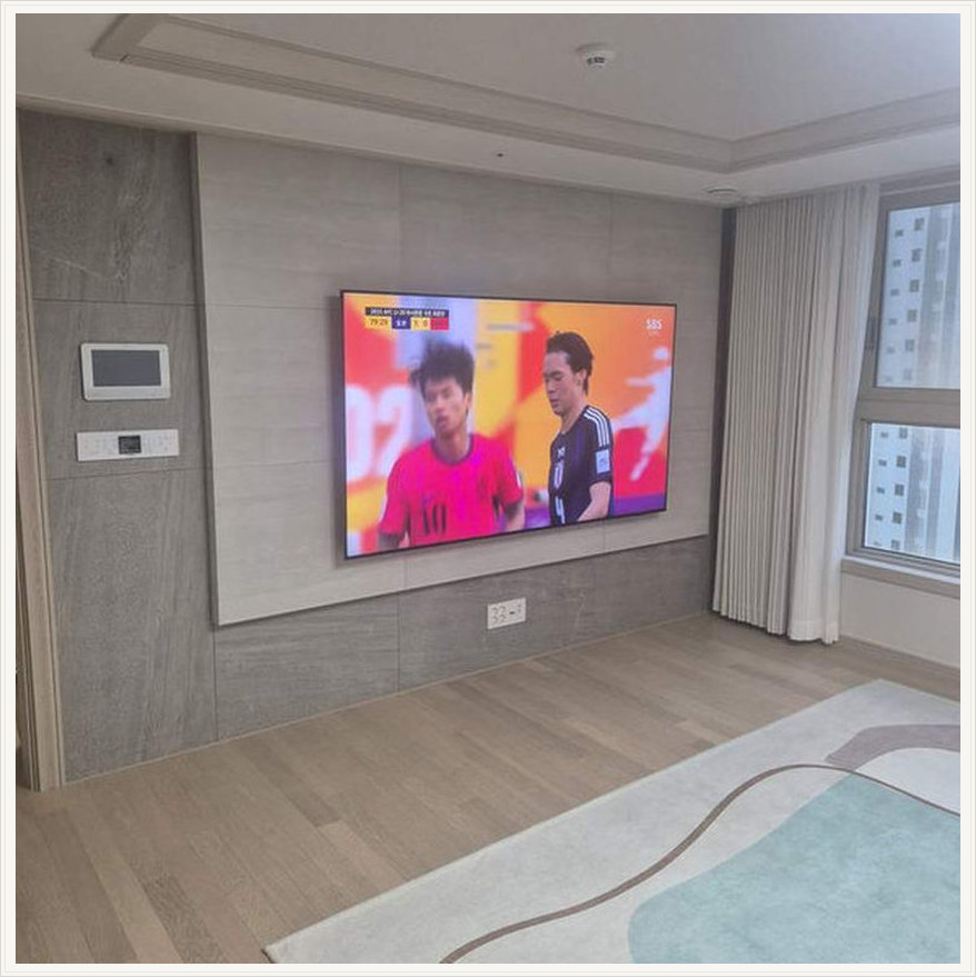 벽걸이TV 시공 참고 사진 18번째 지역 동작구 65인치 98인치 화면의 커튼 간섭 1