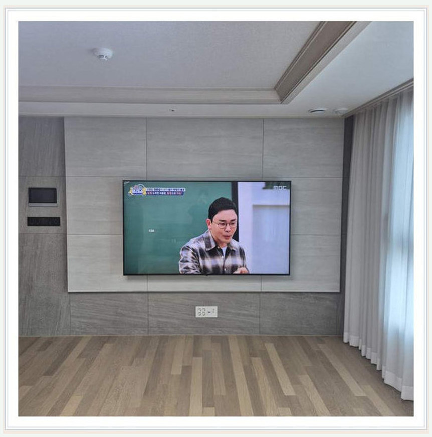 벽걸이TV 시공 참고 사진 20번째 지역 서초구 55인치 인테리어 마감이 끝난 새집 1