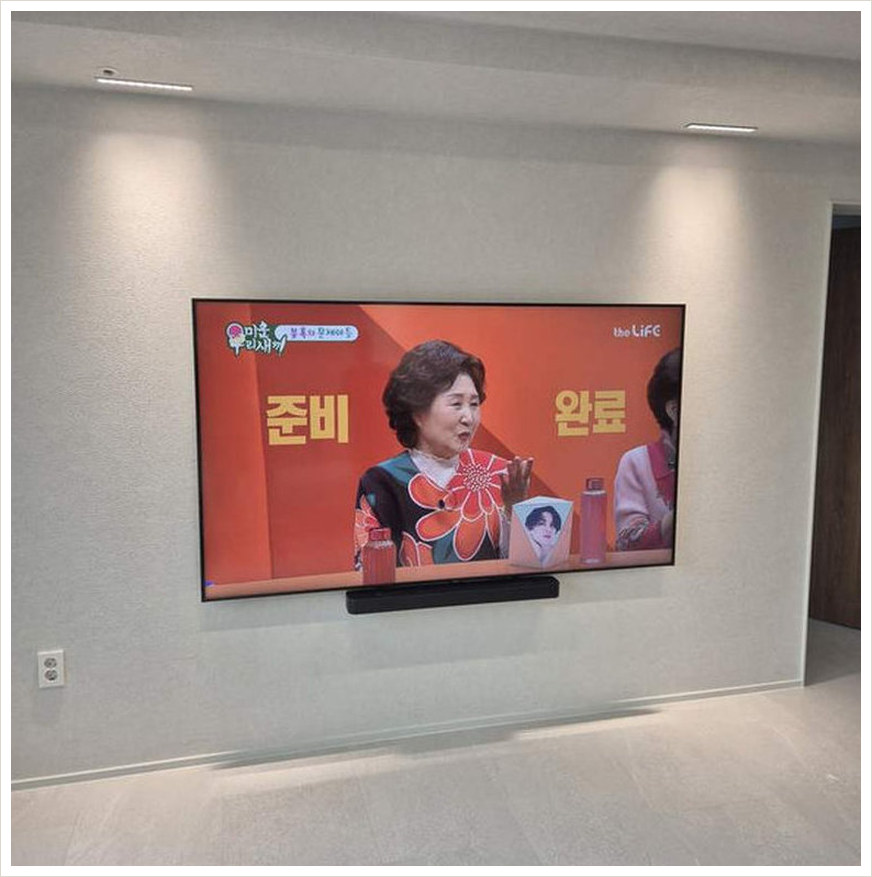 벽걸이TV 시공 참고 사진 26번째 지역 파주 100인치 거실에 신규 TV와 기존 TV가 함께 있다면 3