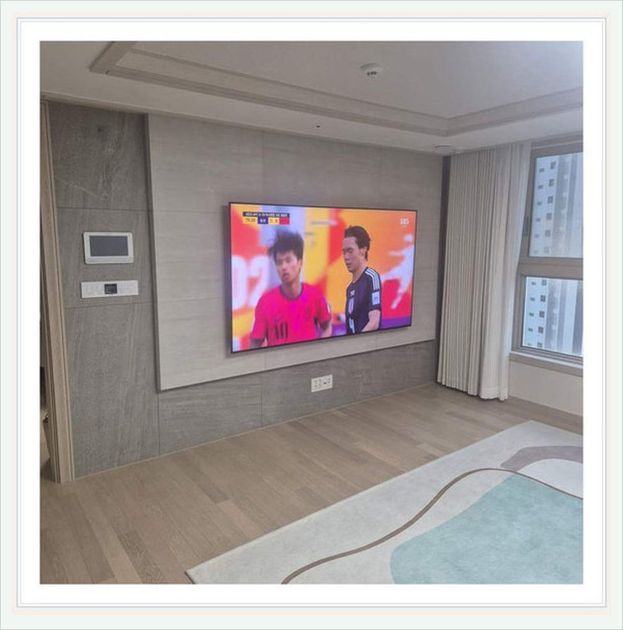 벽걸이TV 시공 참고 사진 37번째 지역 성남시 55인치 서재의 TV와 거실 TV를 한꺼번에 1