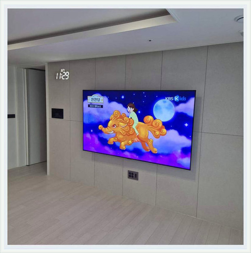벽걸이TV 시공 참고 사진 38번째 지역 용인시 55인치 인테리어가 끝난 벽에 다시 고정할 때 1