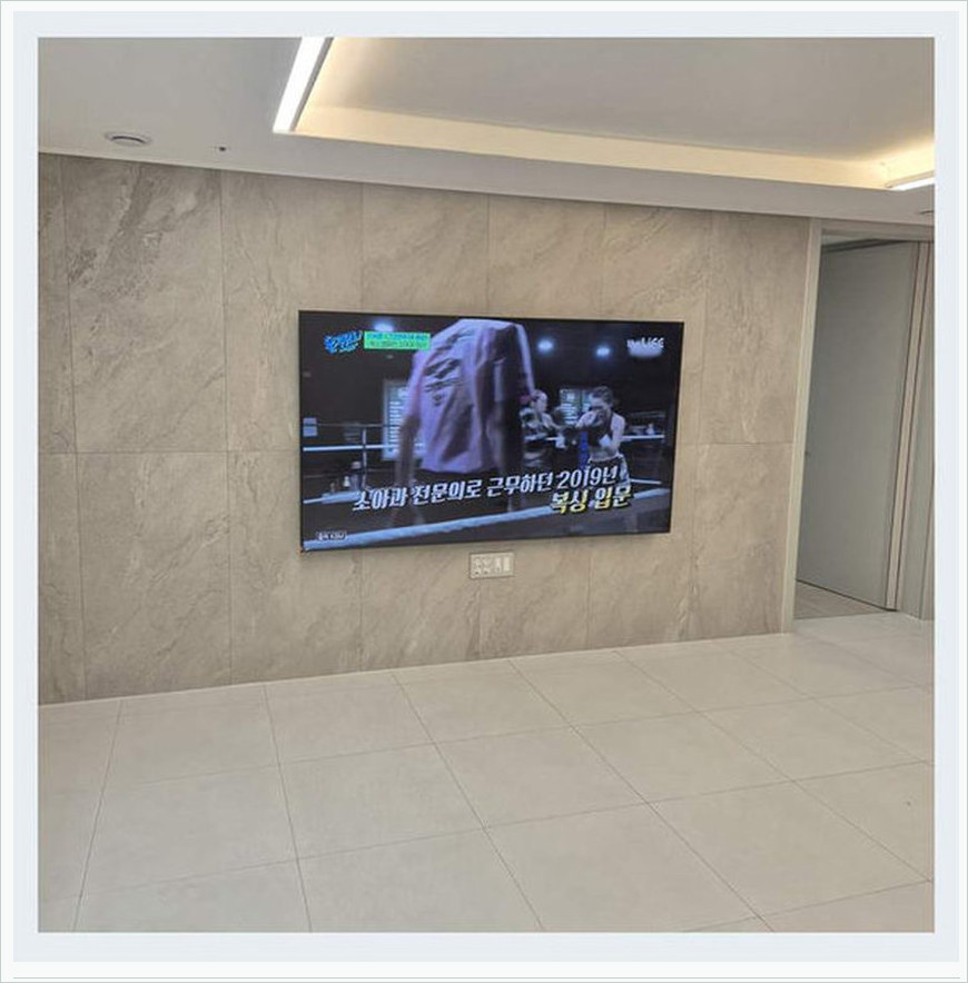 벽걸이TV 시공 참고 사진 43번째 지역 평택시 86인치 반매립 벽과 새로운 TV 깊이 2